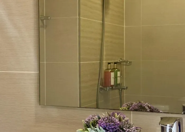 Apartahotel Stylish 1br With Balcony Inside Bgc At Uptown Parksuites - 20d