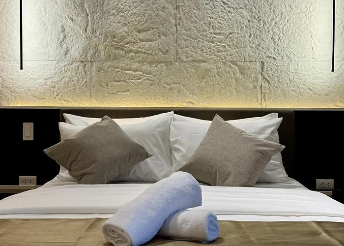 Apartahotel Stylish 1br With Balcony Inside Bgc At Uptown Parksuites - 20d 4*