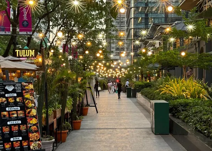Stylish 1br With Balcony Inside Bgc At Uptown Parksuites - 20d Manila