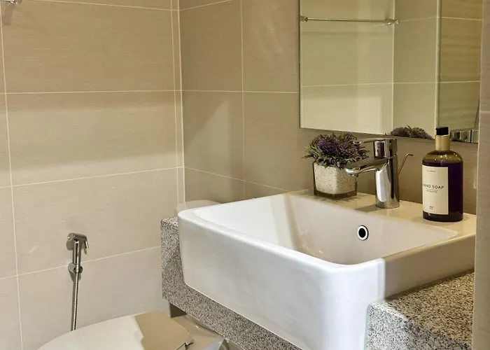 Apartahotel Stylish 1br With Balcony Inside Bgc At Uptown Parksuites - 20d 4*